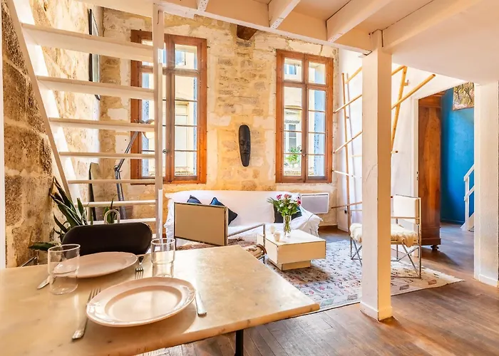 Au Coeur De L\'Ecusson - Appartement De Caractere